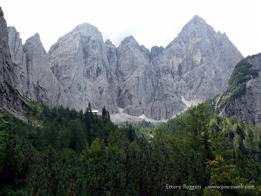 01 - Jof Fuart e rifugio Pellarini.jpg